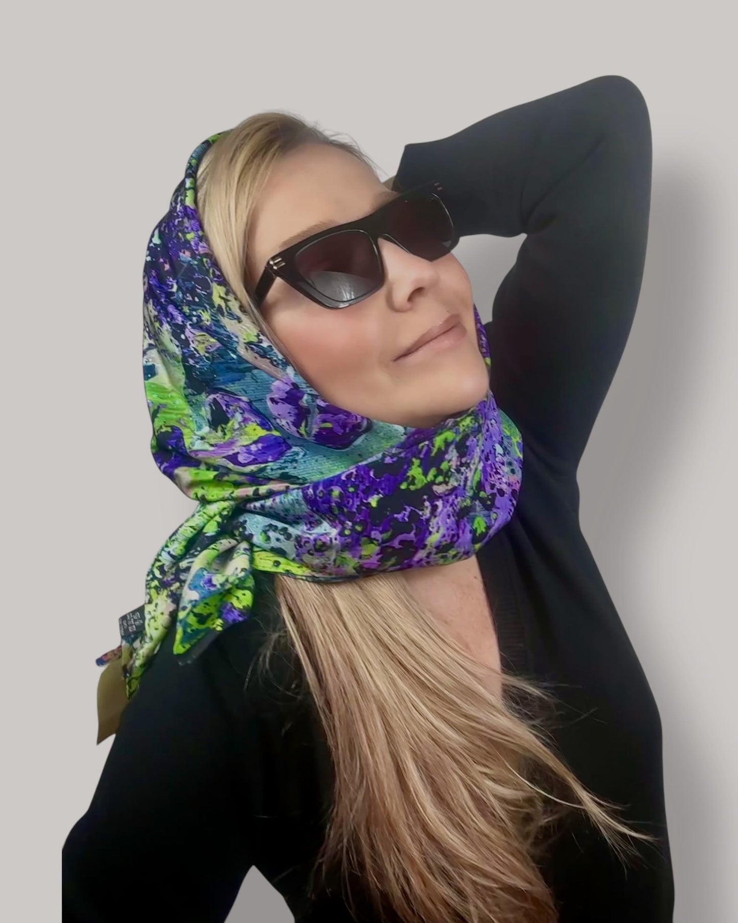 Foulard en soie « Amazones sous-marines » 110