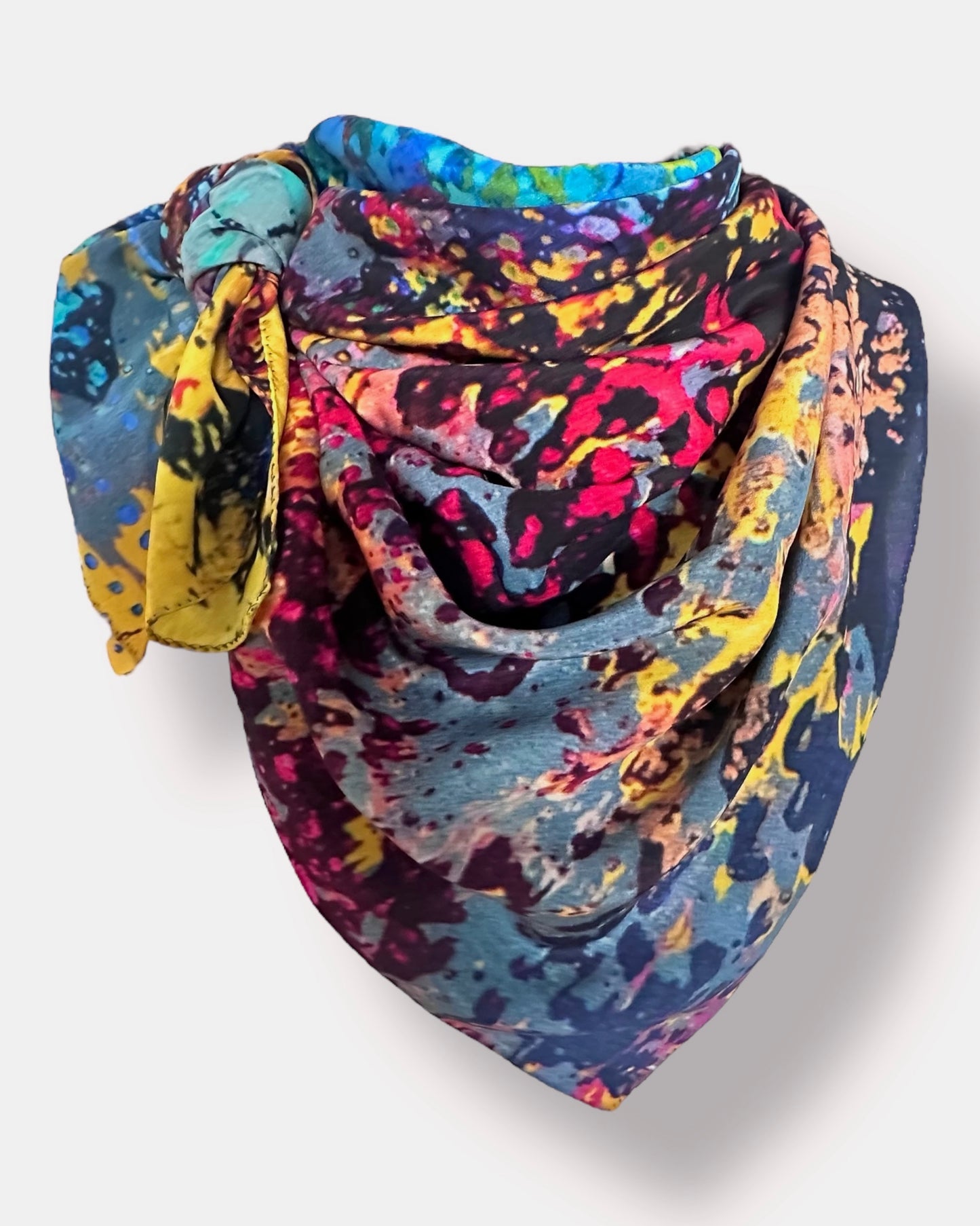 Foulard en soie « Lunes jumelles » 110