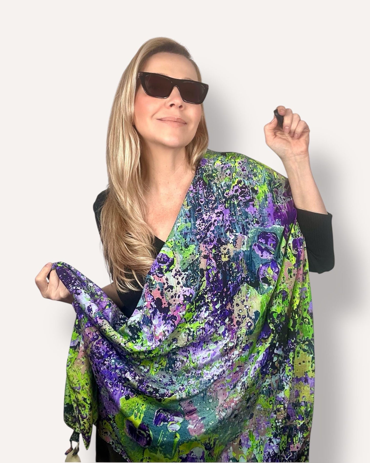 Seidenschal „Unterwasseramazonen“ 110 x 110 cm