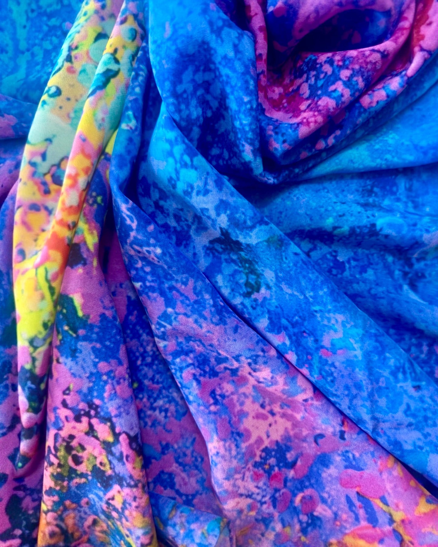 Foulard en soie « ADN universel » 110