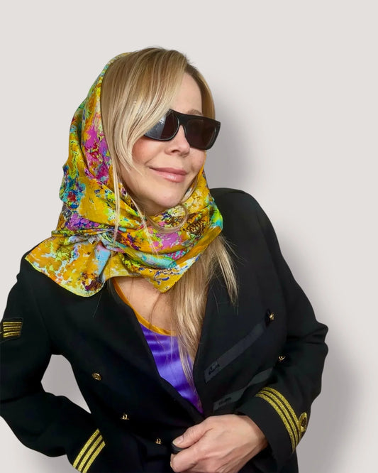 Seidenschal „Roter Lotussee“ 110 x 110