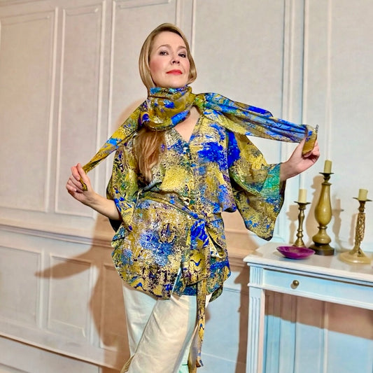 Woman wearing silk kimono Gold Antiquity with silk scarf from the same capsule