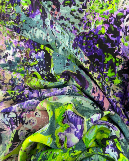 Seidenschal „Unterwasseramazonen“ 110 x 110 cm